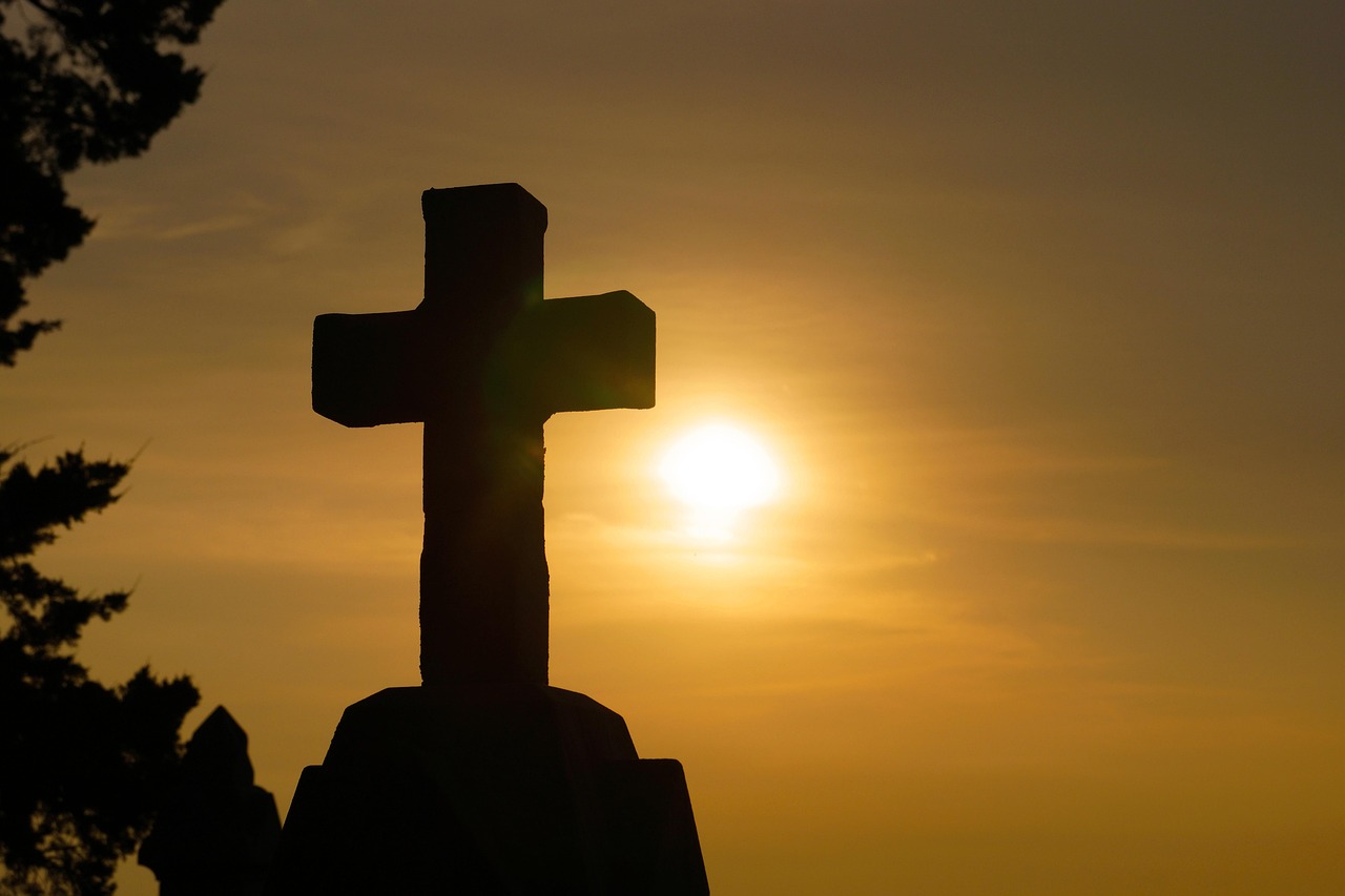 cross, sunset, silhouette, god, religion, christianity, religious, christian, spirituality, faith, belief, christ, hope, prayer, spiritual, worship, pray, sunlight, love, catholicism, church, forgiveness, salvation, nature, sunrise, symbol